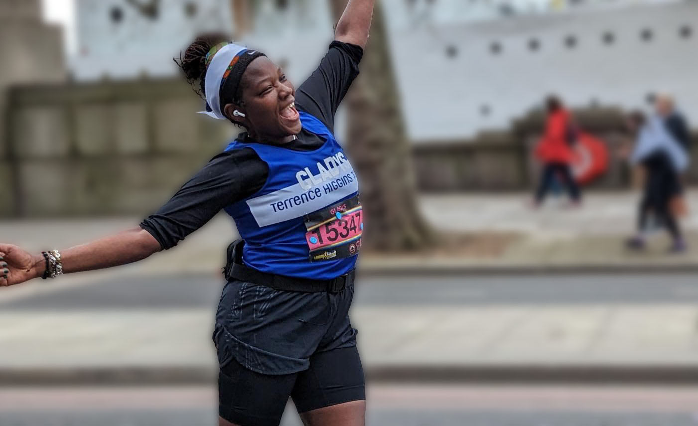 Runner Gladys dancing in front of a ship on the street