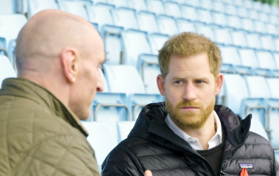 Gareth Thomas and Duke of Sussex talking Gareth Thomas and Duke of Sussex talking